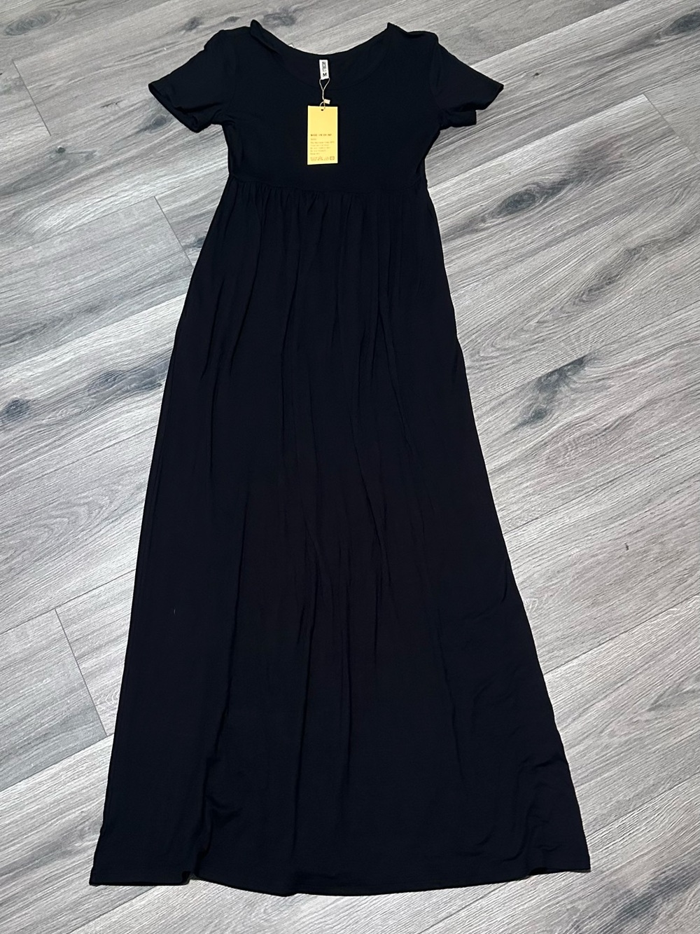 Classic Black Short-Sleeve Maxi Dress - Timeless Everyday Style